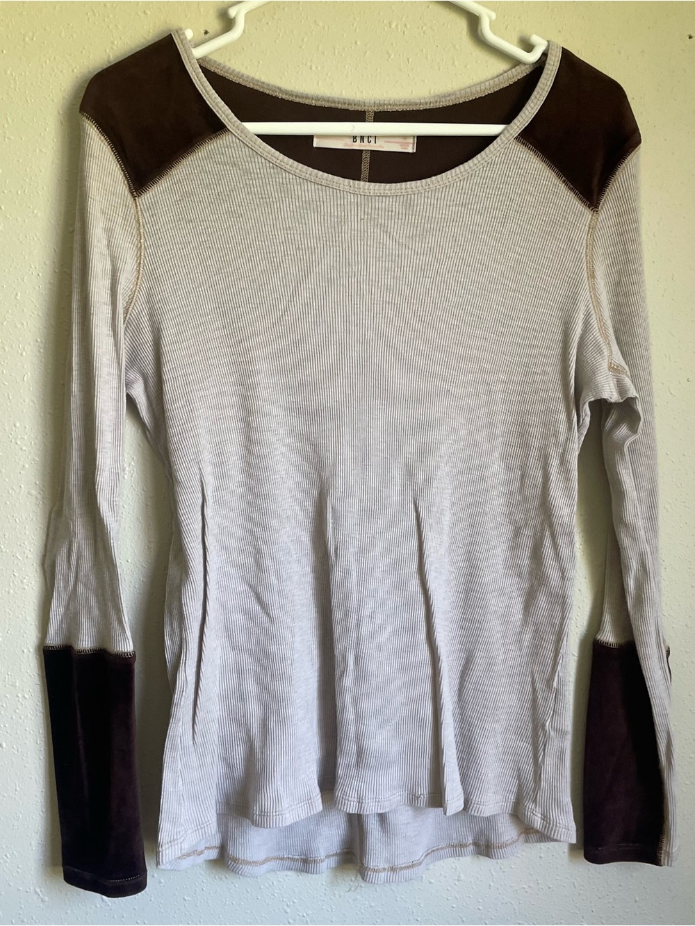 Y2K Ribbed Colorblock Velvet Long Sleeve Top with Dark Brown Accents
